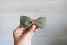 Hunter Green Linen Bow Tie